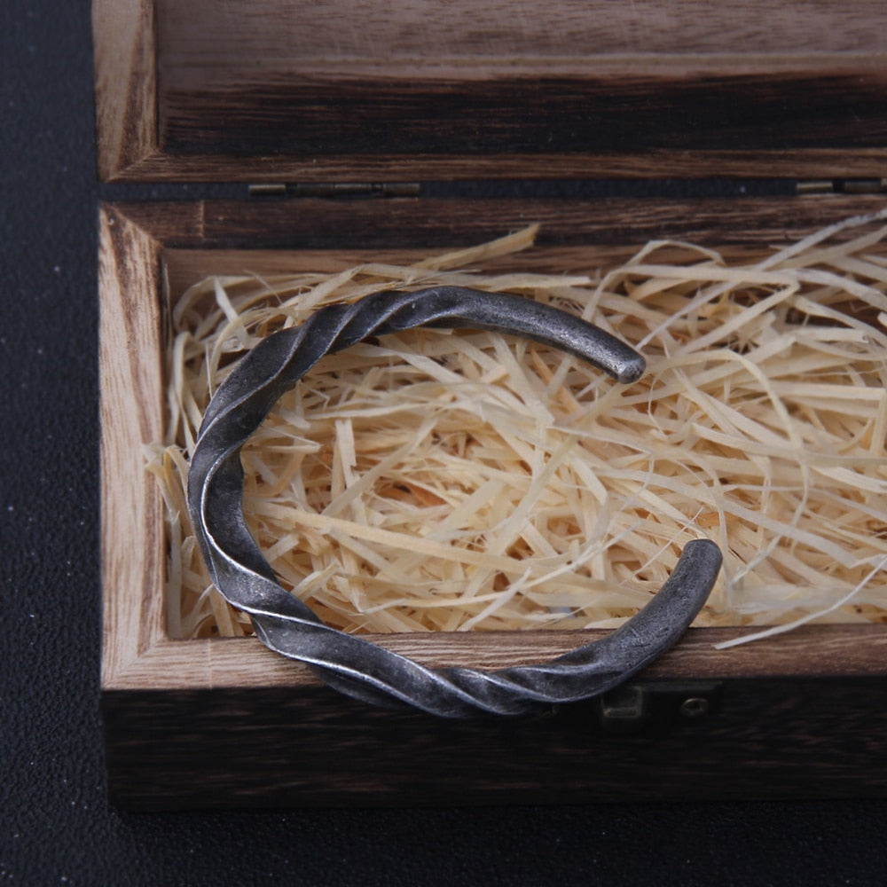 TRADITIONAL CELTIC BANGLE