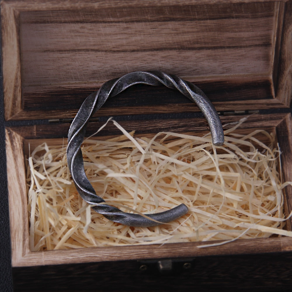 TRADITIONAL CELTIC BANGLE